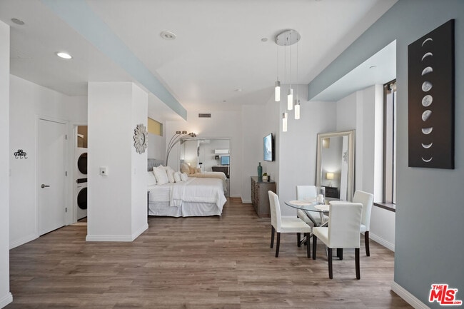 Photo - 1100 Wilshire Blvd Unit 2201