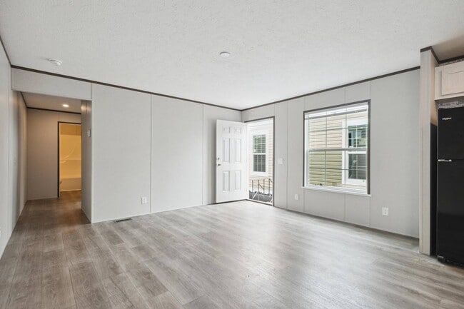 Photo - 22 New Yorker Blvd