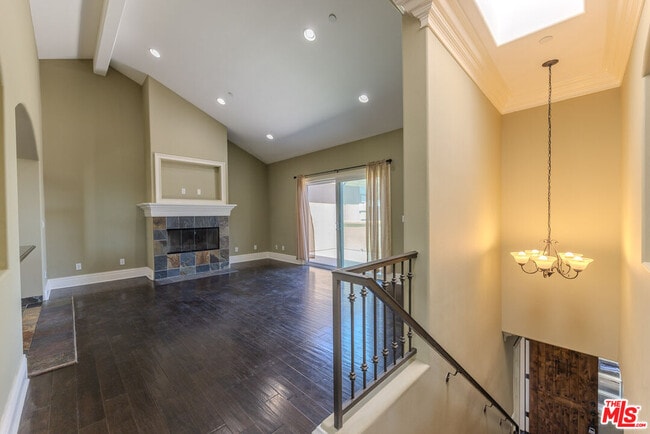 Building Photo - 1912 Vanderbilt Ln Unit C