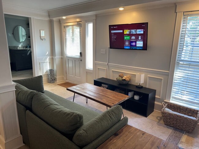 Photo - Stylish First-Floor Condo by Daffin Park with All-Inclusive Utilities