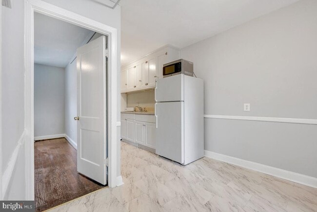 Photo - 330 20th St NE