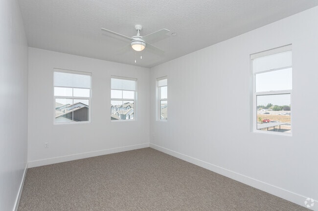 B1 2BR, 2BA - 1,400SF - Primary Bedroom