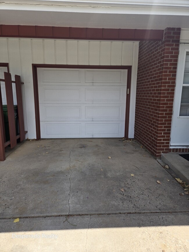 Building Photo - 1714 Larch St