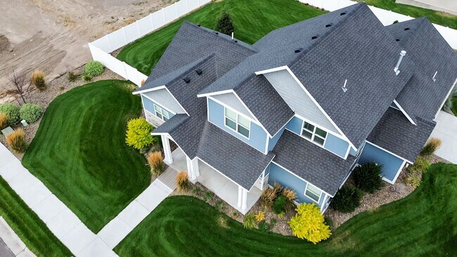 Photo - 240 W 5th S