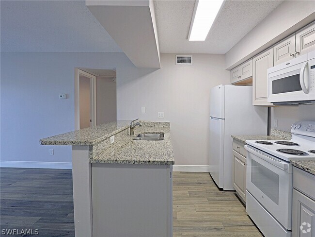 Building Photo - 5321 Summerlin Rd Unit 2116 Rental