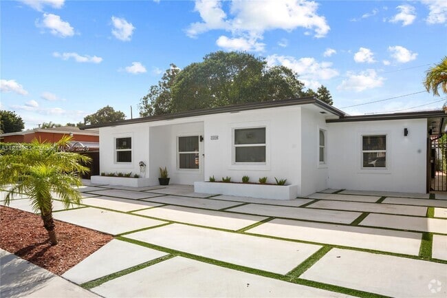 Building Photo - 1310 SW 76th Ave Unit 0 Rental