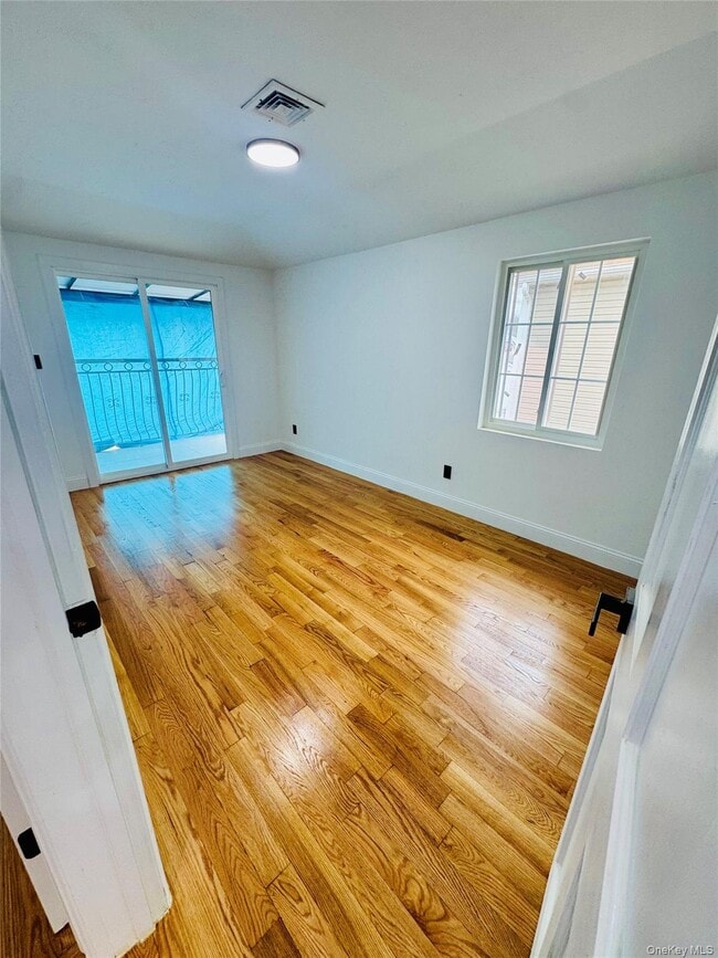 Photo - 224-05-224-93 93rd Ave