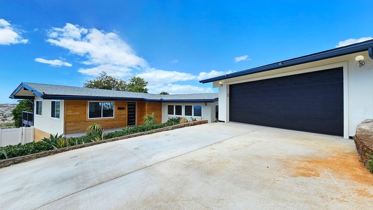 Waialae Nui Ridge - Renovated 4 bedroom, 3... - Waialae Nui Ridge - Renovated 4 bedroom, 3...