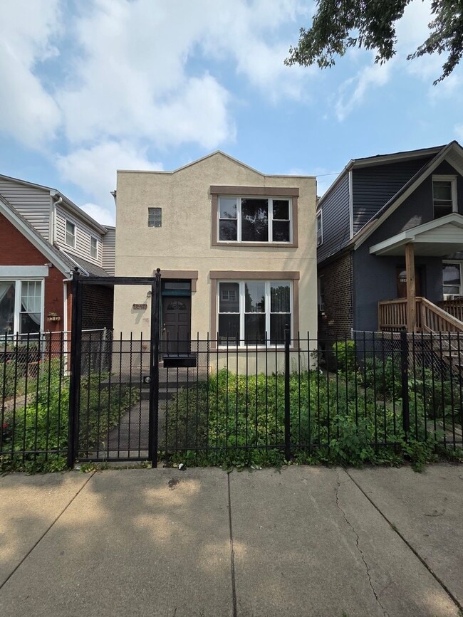 Building Photo - 1251 N Springfield Ave