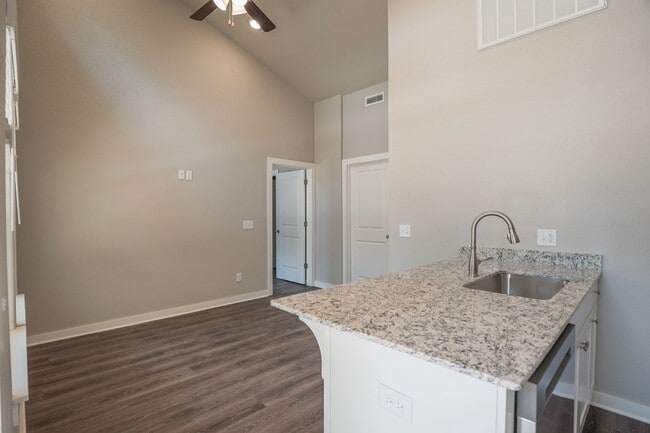 568 N Littleleaf Ter