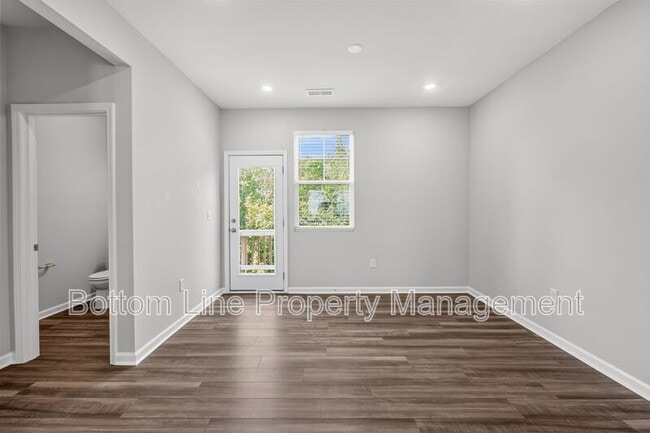 Photo - 1129 Lily Loch Wy