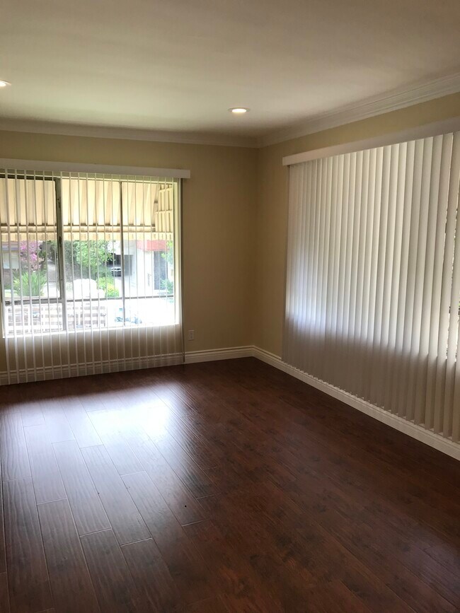 Living room - 139 N Cedar St Unit E