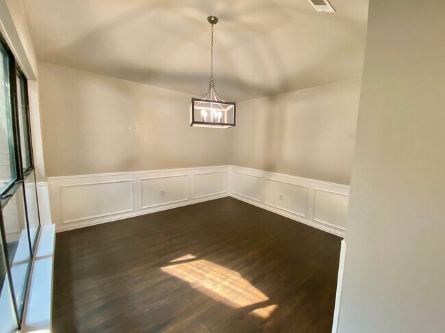 Photo - 3924 Denham Way