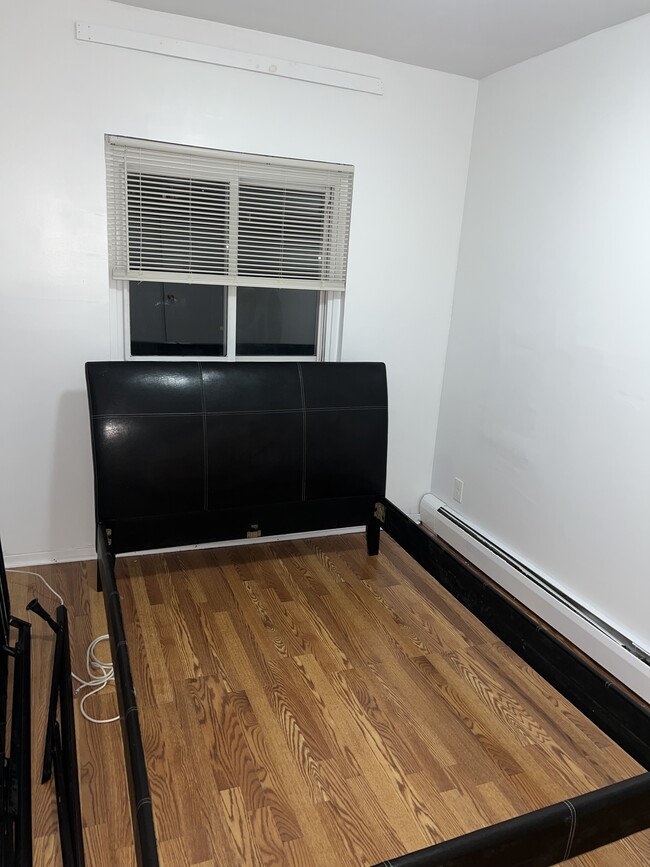Building Photo - 888 Jerome St Unit 1room