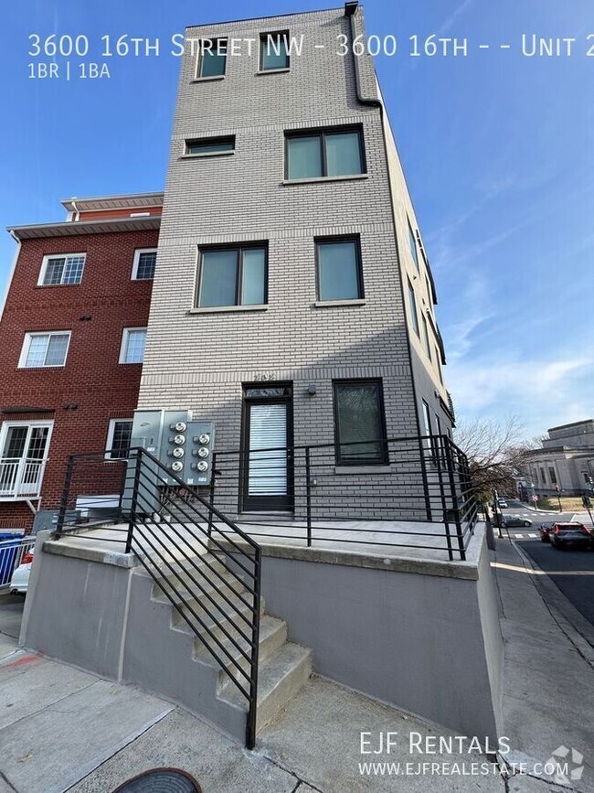 Building Photo - Mount Pleasant Updated One Bedroom W/Parki... Unit 202 Rental