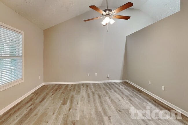 Photo - 431 Bridgeport Pl