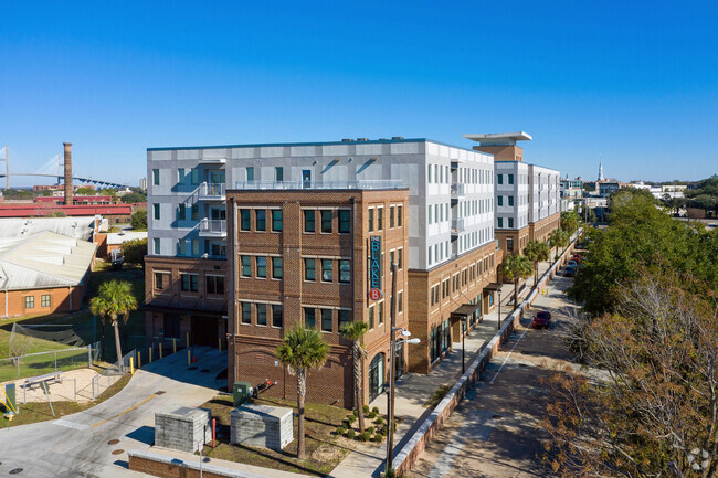 Building Photo - The Blake (Per Bed Lease) Rental