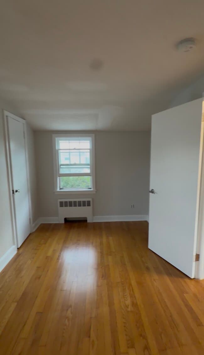 Photo - 625 Clark St