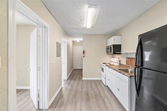 711 Ave A Unit 2