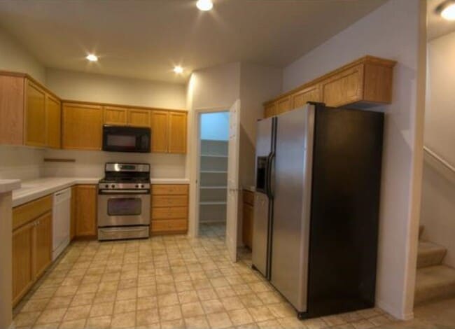 Photo - Corner 2 Bed 2.5 Bath Townhome - Garage and Washer/Dryer + Convenient to Nike, Intel and More!