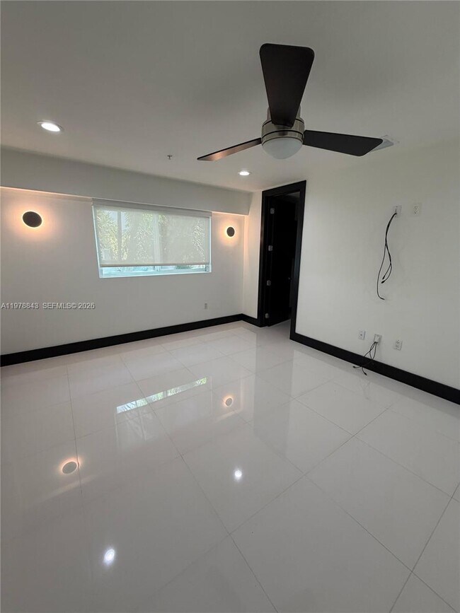 2699 Tigertail Ave Unit 14