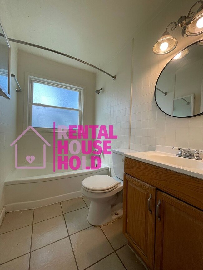Photo - Stunning 3-Bedroom 1-Bath Bunglaow Located...