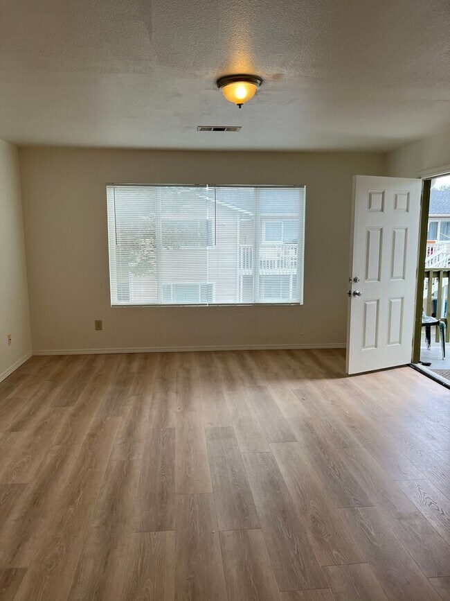 Photo - 1033 Pacific Ave Unidad #4