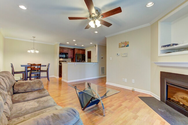 Building Photo - 1010 Kingswood Dr Unit D Rental