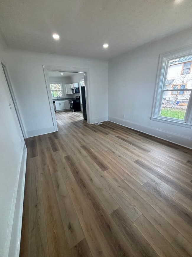 Building Photo - 1640 E 85th St Unit 1