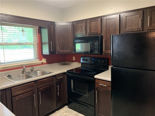Photo - 605 W Benton St