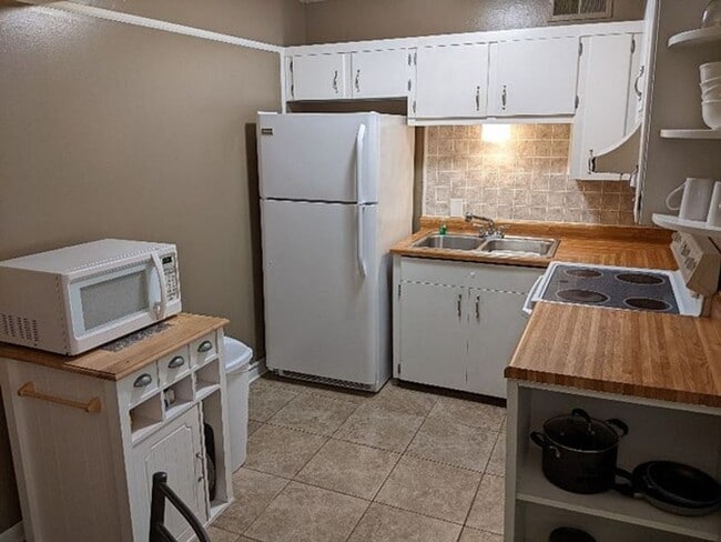 Photo - Comfort Meets Calm – 1BR/1BA in Pembroke Gardens!