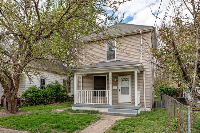 Photo - 1915 Woodlawn Ave