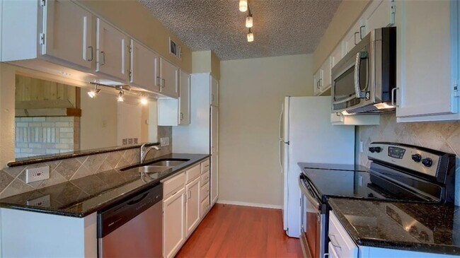 Photo - 908 Poplar St Condo Unit 203