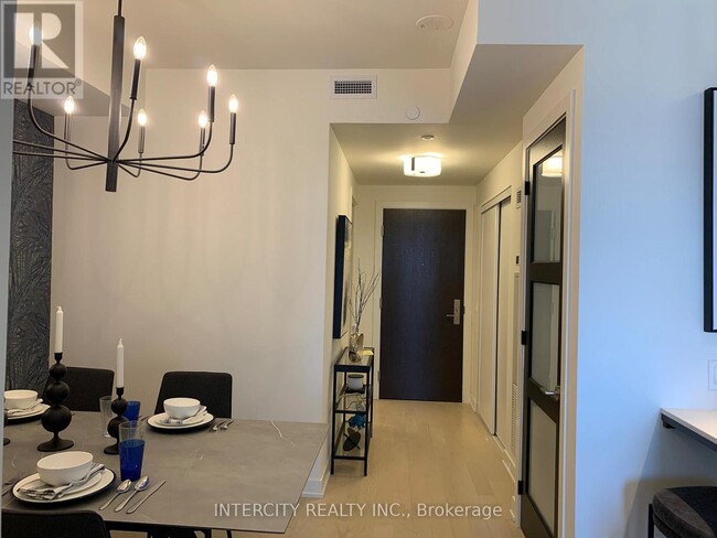 Photo - 330 Richmond St W Unité 2516