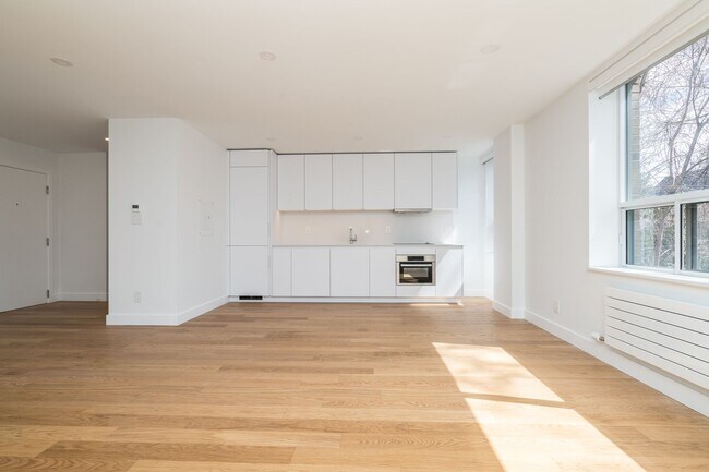 Photo - 755 Avenue Rd