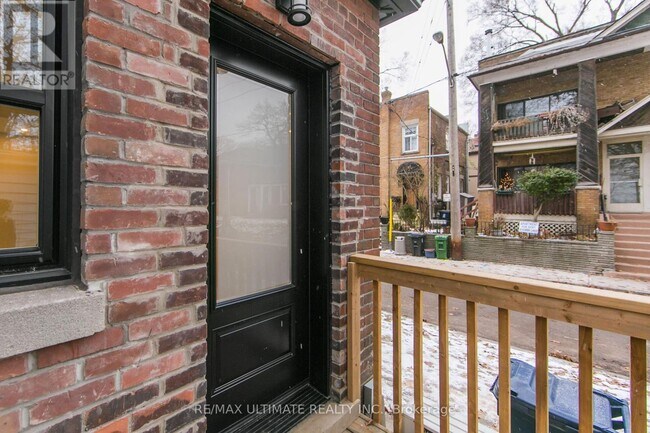 Photo - 19 Fernwood Park Ave