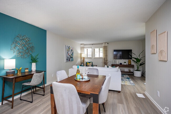 2BR, 1.5BA - 1,000SF - Dining Room