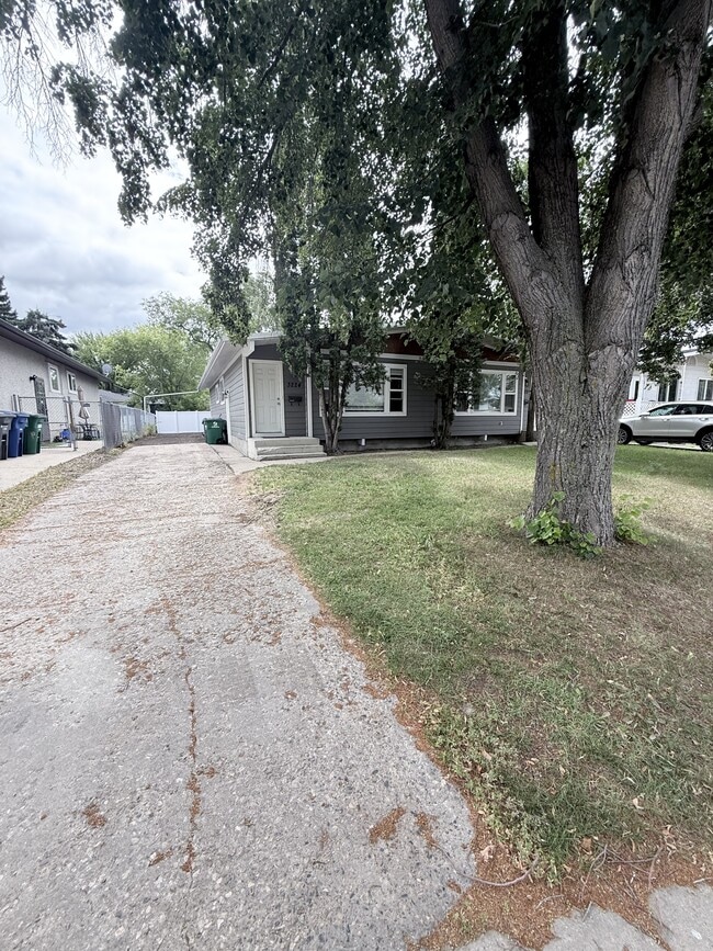 Photo - 3222 McGill St