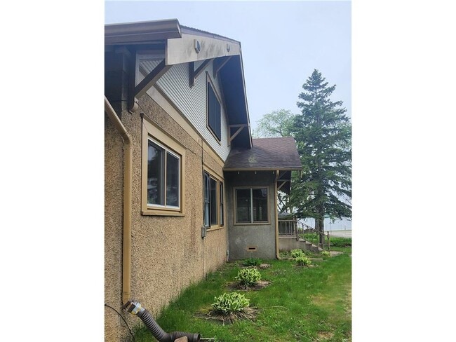 Photo - 108 2nd St S