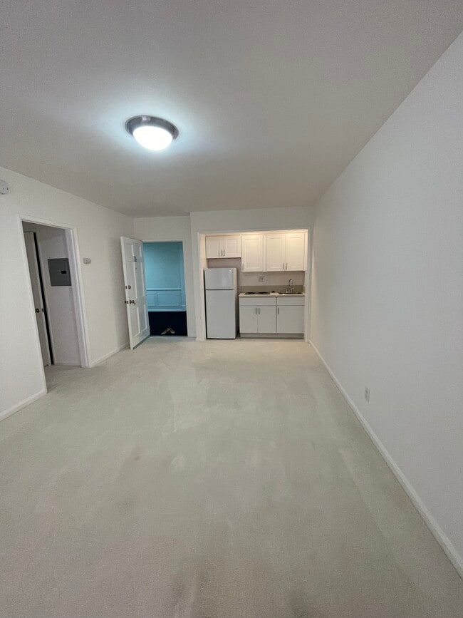 615 S Cochran Ave