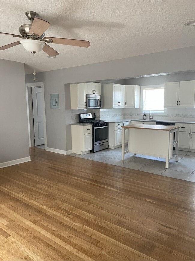Photo - Charming 2-bedroom, 1-bathroom apartment! Unit E