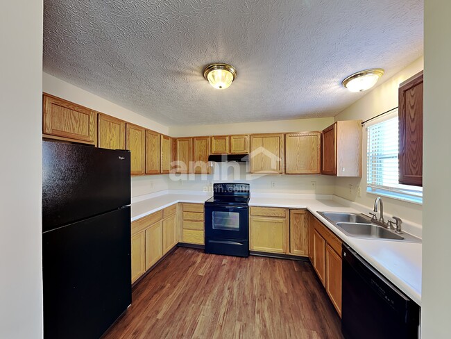 Photo - 1064 Amherst Blvd