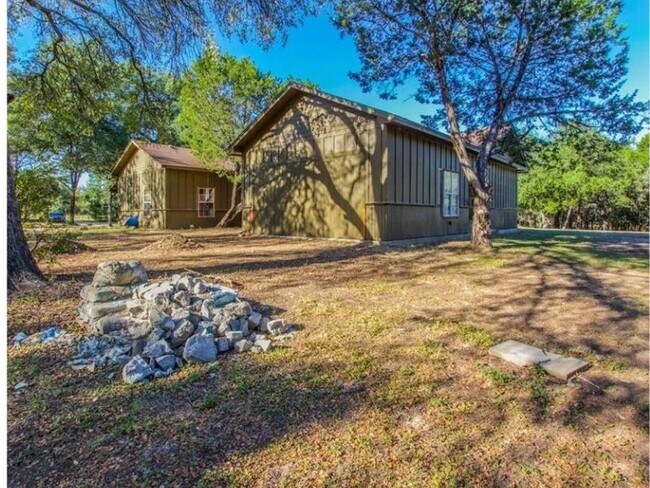 Vista exterior - 700 Oak Grove Loop