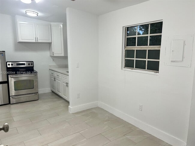 Photo - 261 NW 49th St Unit C