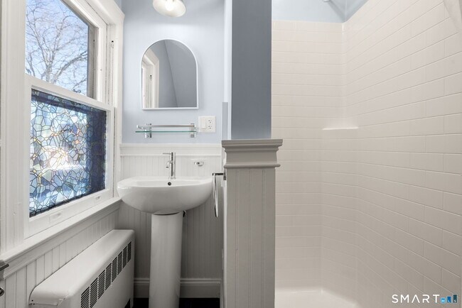 Photo - 360 Farmington Ave Unidad 13