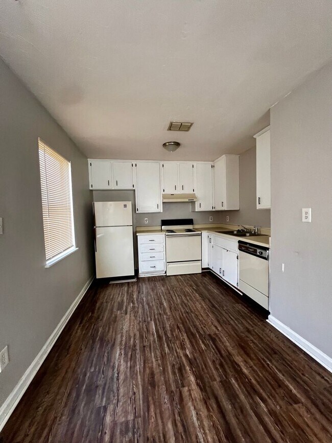 Photo - Spacious Two Bedroom- Close to FSU & TCC House