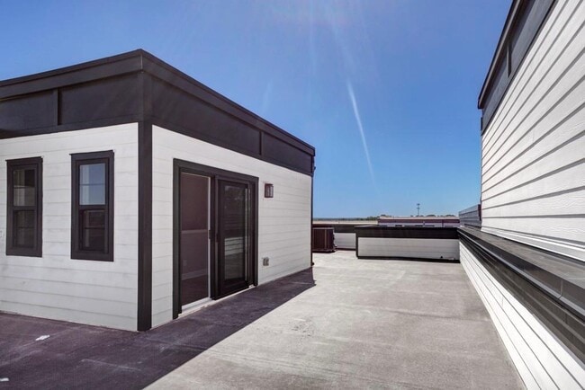 Photo - 2146 Hinton Dr