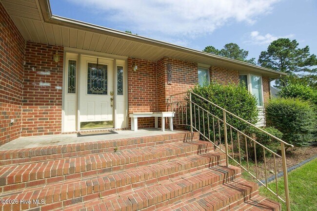 1205 Greenbriar Dr