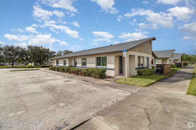 Building Photo - 1350 Westover St Unit 102 Rental