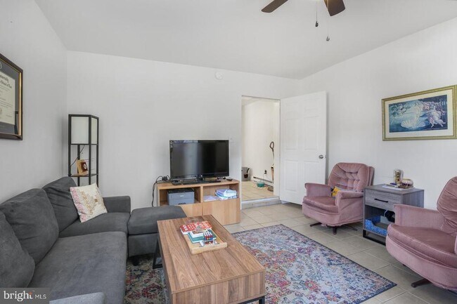 Photo - 2010 E York St Unit 2F